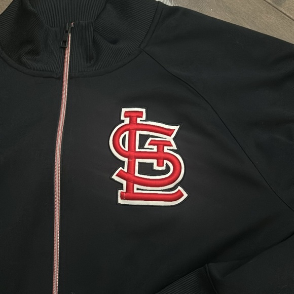 Men, St. Louis Cardinals Nikes zip up sweatshirt - Picture 3 of 17